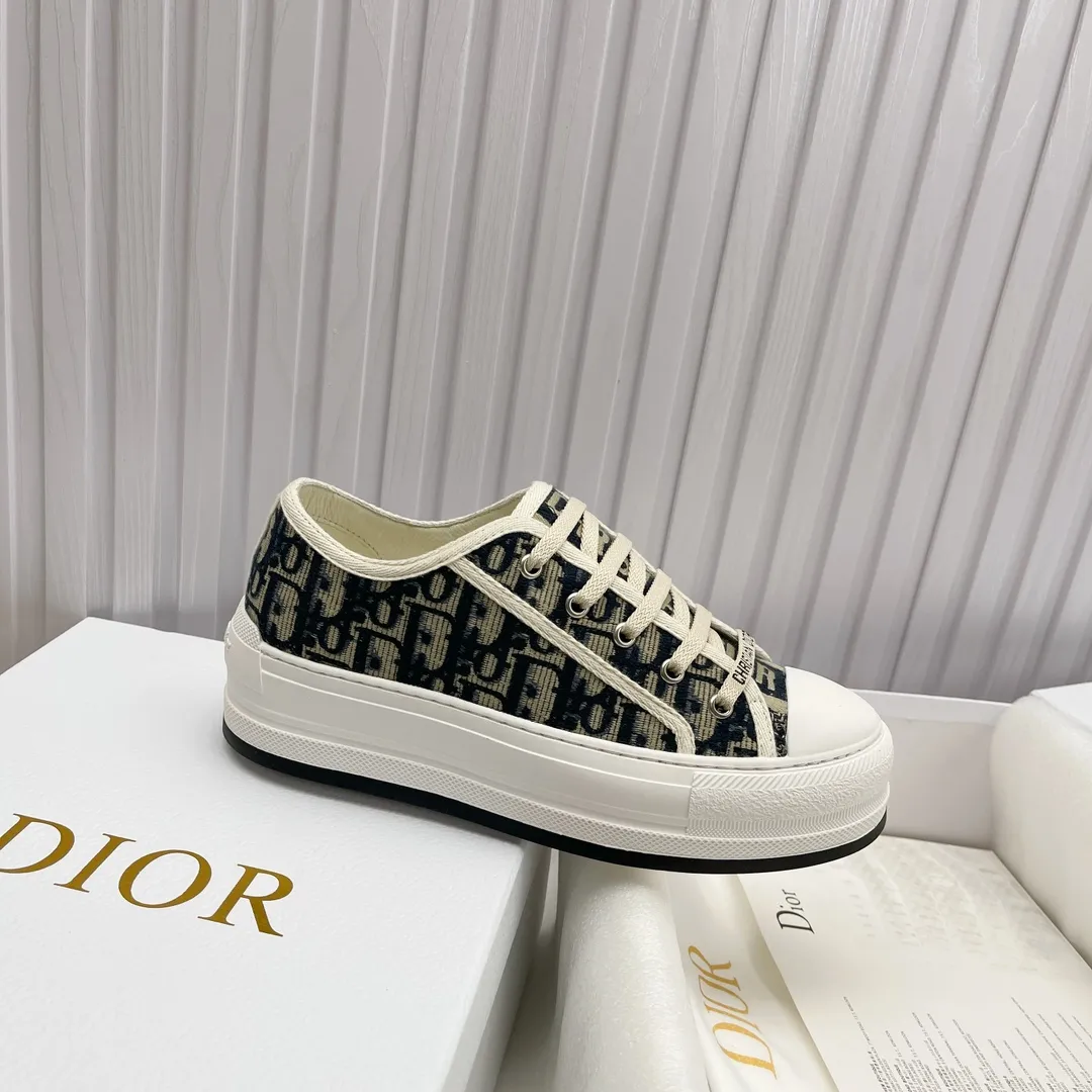 👟👟Ex-factory price 520👟👟 Women's shoes factory ready stock high quality Dior )Flat sneakers are made of fully embroidered iconic patterns💎💎♦️Top quality in the market🎗Breaking hot model in foreign counters🎗Non-market ordinary imitation version🎗🔳The fabric is made of Italian🇮🇹imported fabric❗️Embroidered upper, original mold injection Logo frosted five-pointed star outsole🔳Inside imported lambskin + high elasticity injection molding mold Logo foam pads Number of yards: 35 to 41